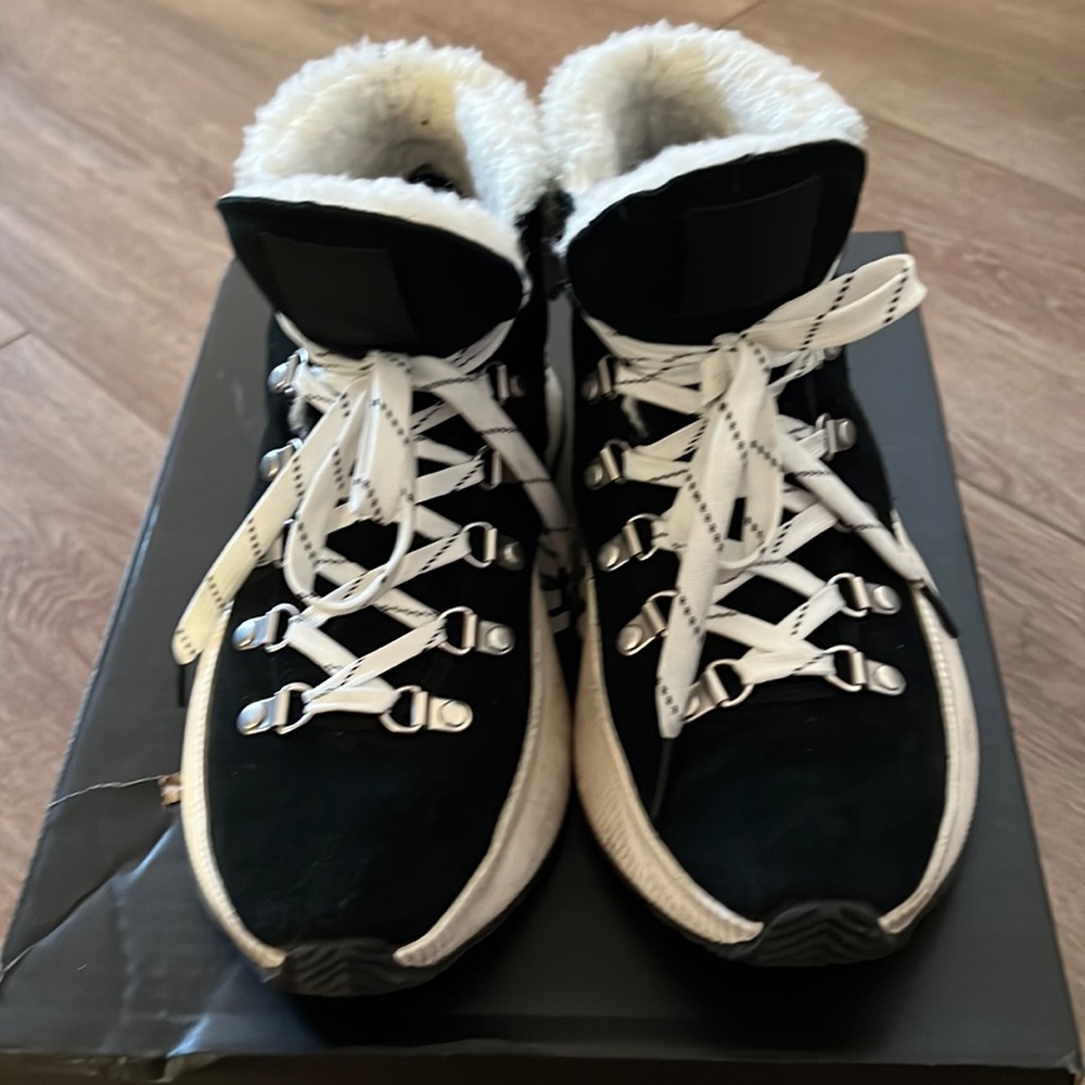 Sorel black winter boots with fur ankle and tongue
